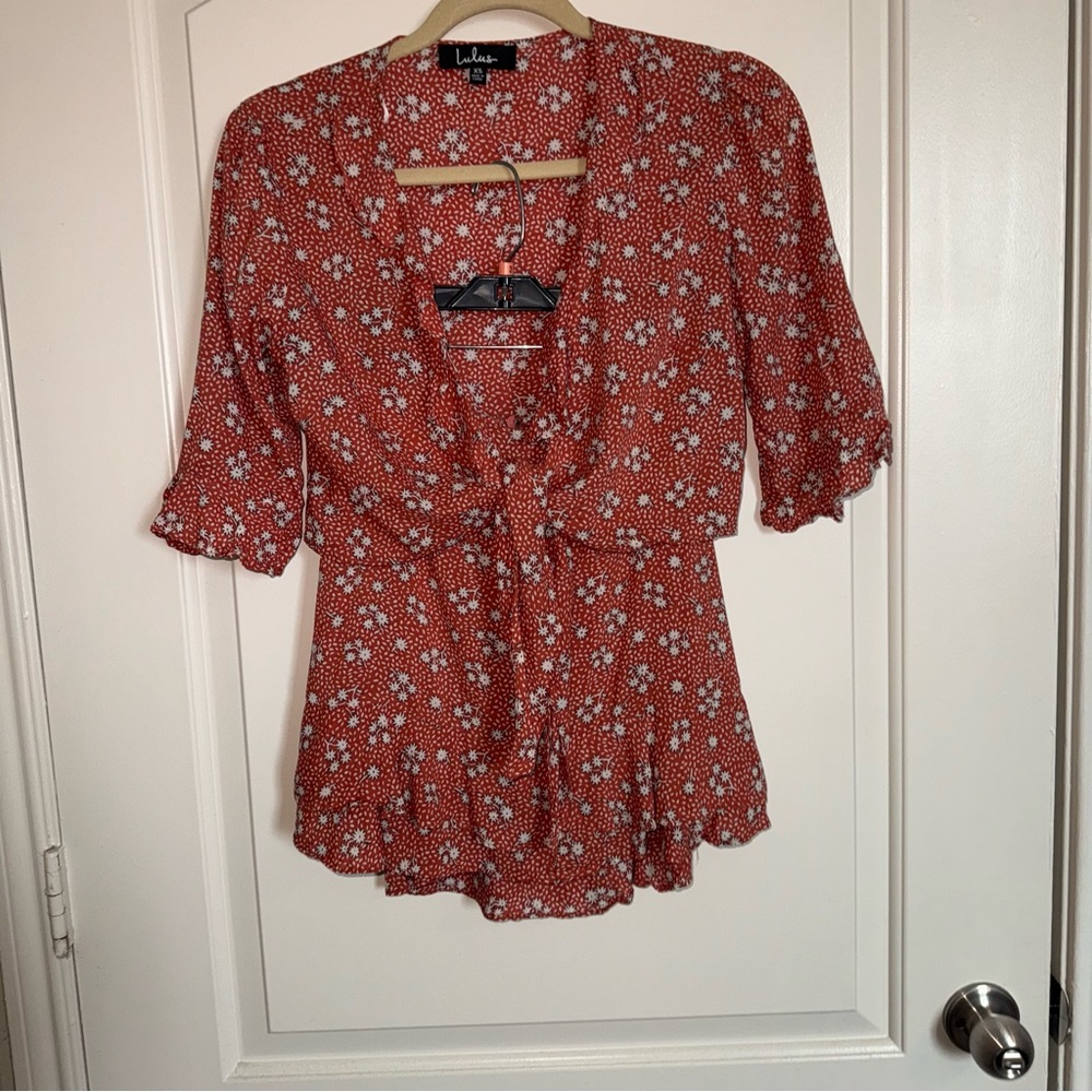 2 piece Lulu's Coral Floral Tie-Front Top & Mini skirt backyard bbq, rodeo